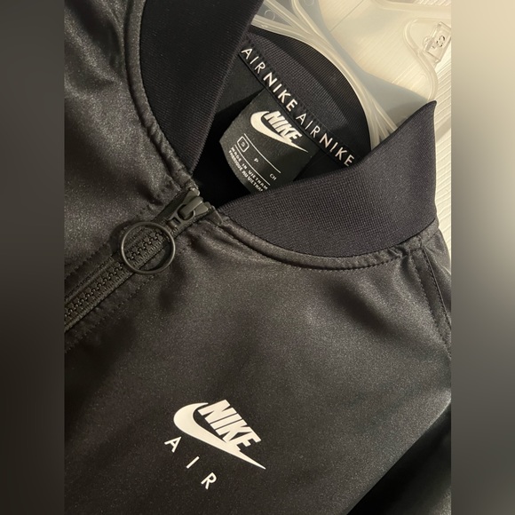 Nike Air cropped silk jacket Size small. - Picture 2 of 5